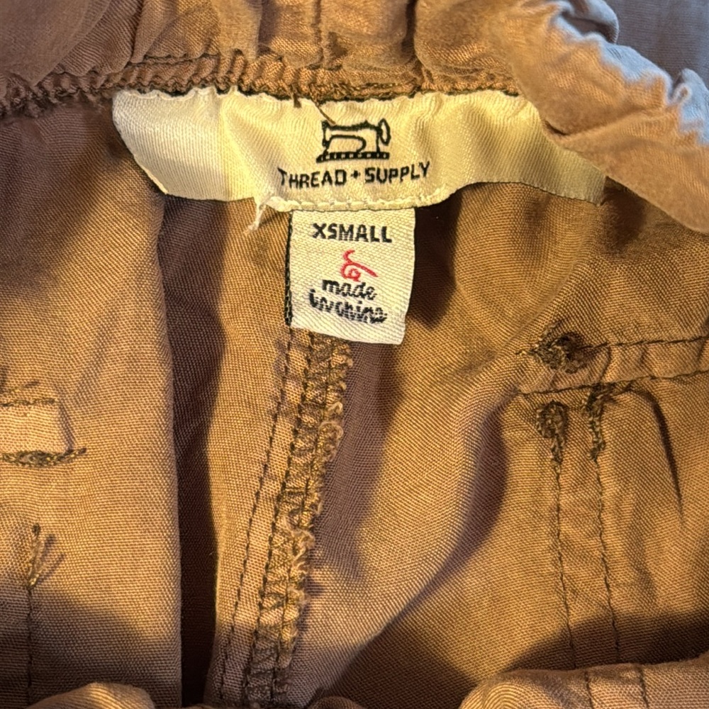 Woman’s Pants - Picture 2 of 3